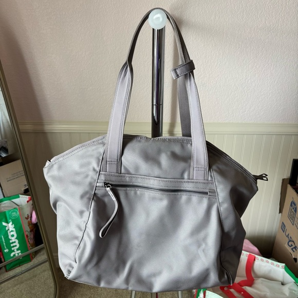 lululemon everywhere 2l belt bag Review: Lululemon Everywhere Belt Bag 1L vs 2L